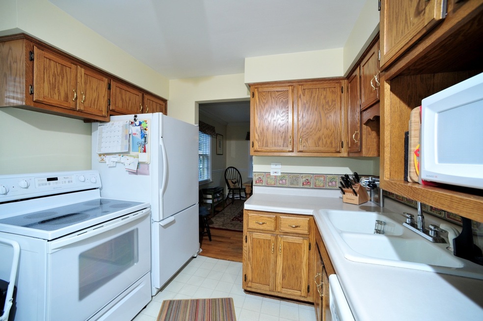 1210 E Evergreen St, Wheaton, IL 60187 - photo 1