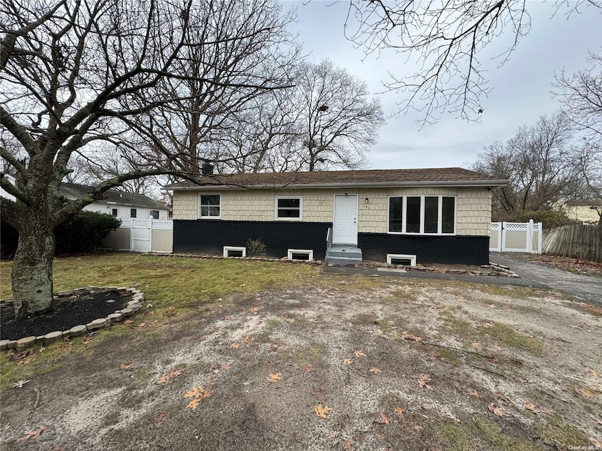 295 Commack Rd, Shirley, NY 11967 - photo 1