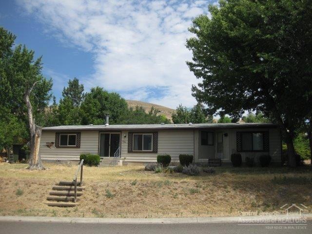 320 Holland Dr, Mount Vernon, OR 97865 - photo 1