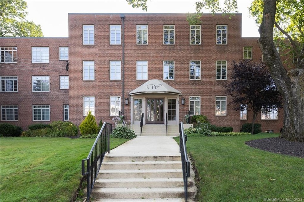 20 Outlook Ave unit 108, West Hartford, CT 06119 - photo 1