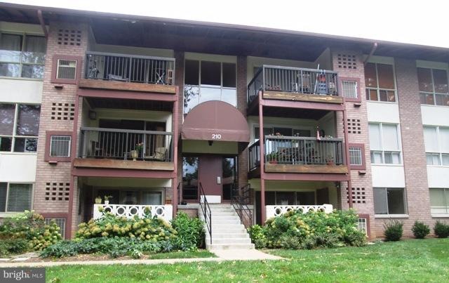 210 Park Terrace Ct SE unit 58, Vienna, VA 22180 - photo 1