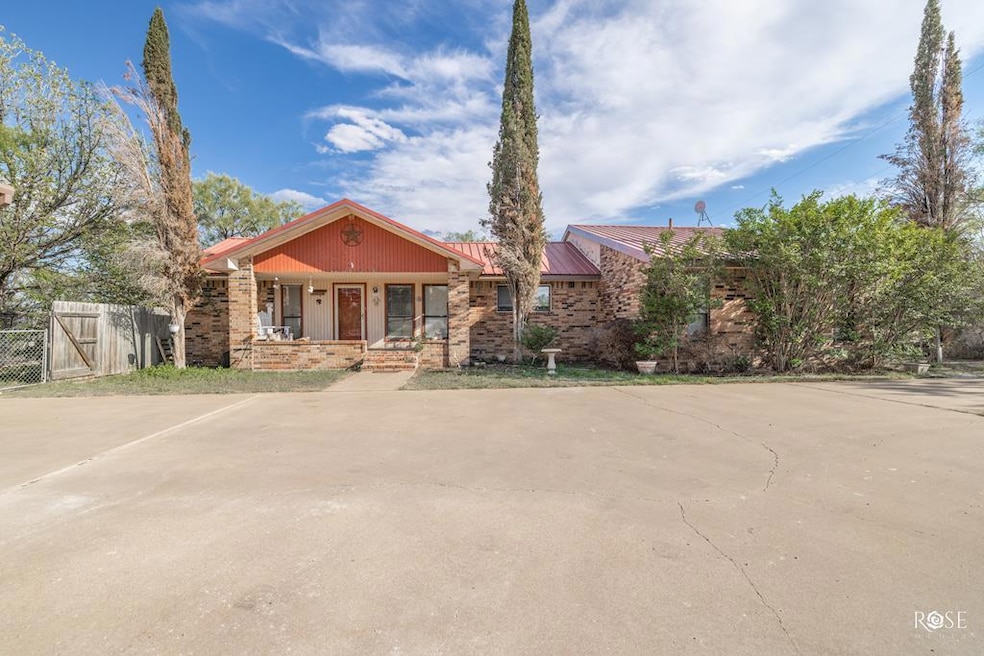 10330 Twin Lakes Ln, San Angelo, TX 76904 - photo 1