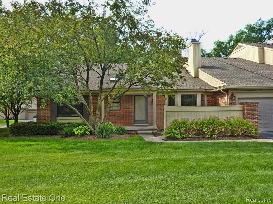 7272 Green Farm Rd, West Bloomfield, MI 48322 - photo 1