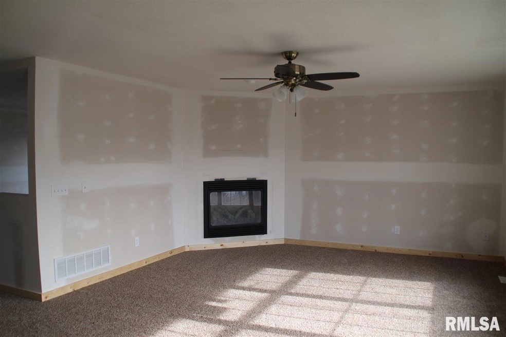 1638 W 67th St, Davenport, IA 52806 - photo 1