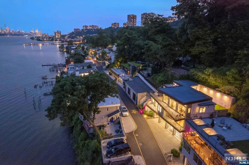 32 Shore Rd, Edgewater, NJ 07020 - photo 1