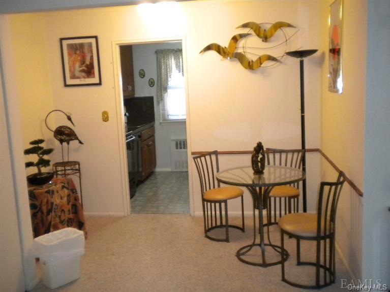 98 Charter Cir unit 98D, Ossining, NY 10562 - photo 1