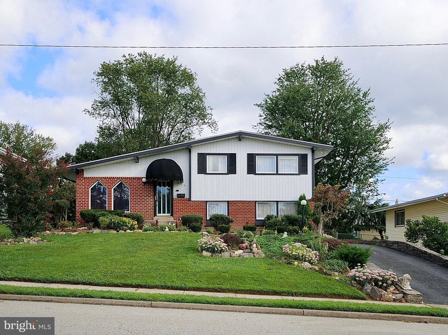 608 Warren Blvd, Broomall, PA 19008 - photo 1