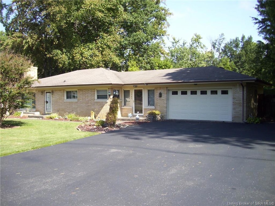 1742 Lynnwood Dr, New Albany, IN 47150 - photo 1