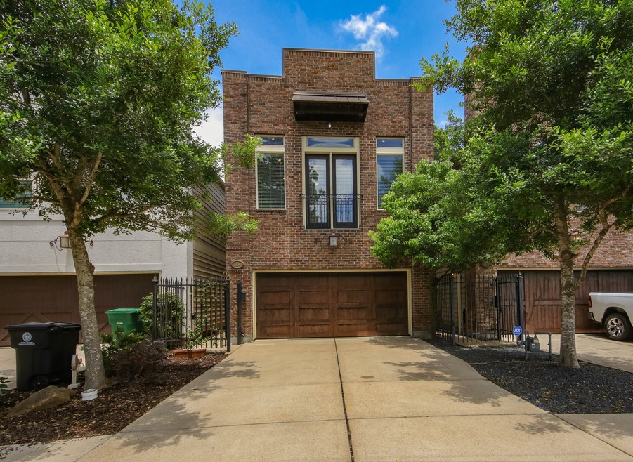 1034 Dunbar St, Houston, TX 77009 - photo 1