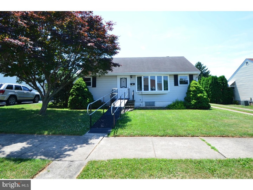 1557 Farm Ln, Bethlehem, PA 18018 - photo 1