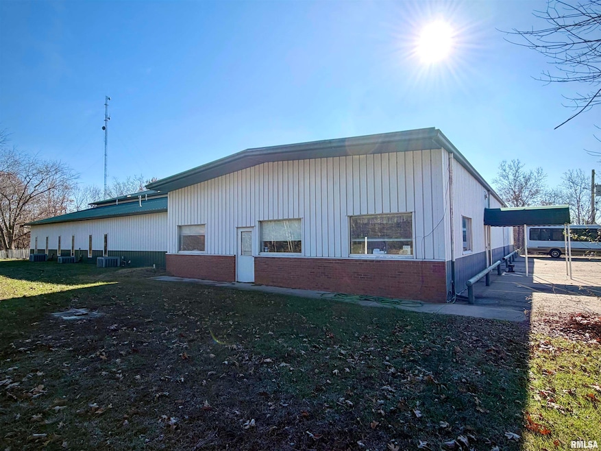 907 Illinois 14, Carmi, IL 62821 - photo 1