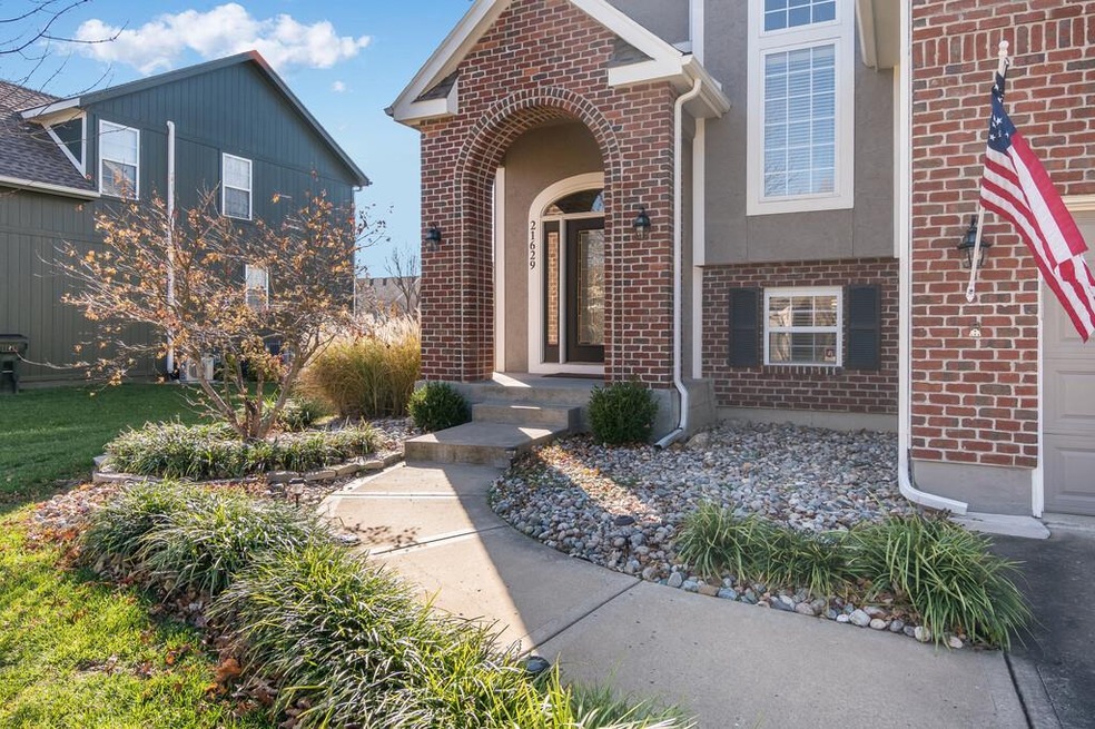 21629 W 61st St, Shawnee, KS 66218 - photo 1