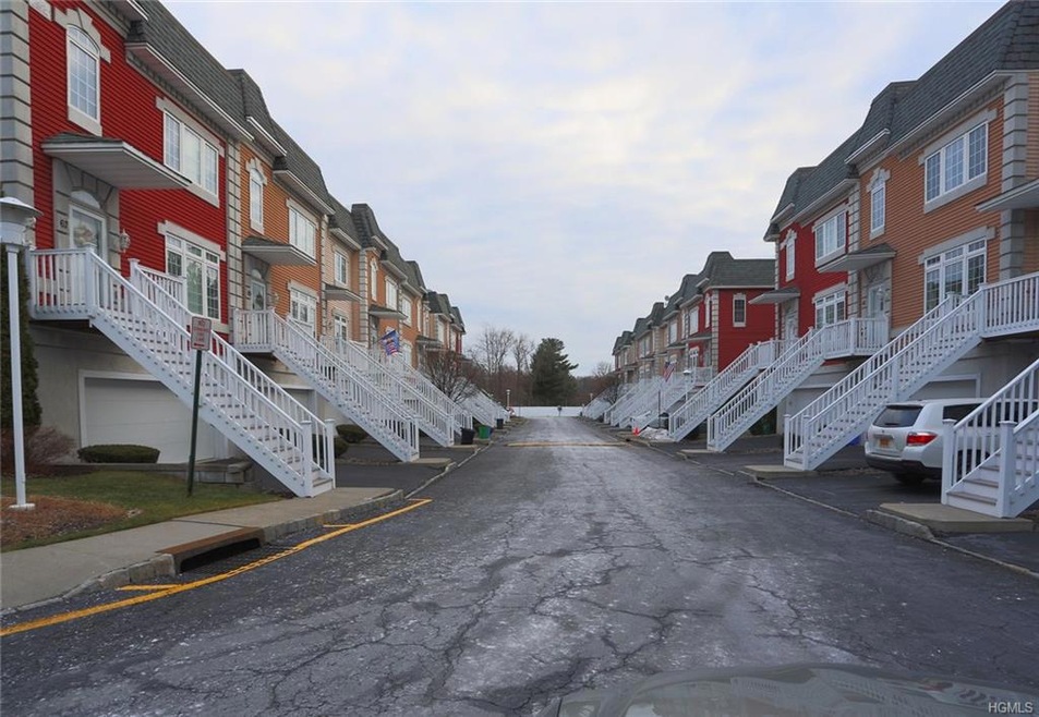 68 Alexander Ct unit 68, Nanuet, NY 10954 - photo 1