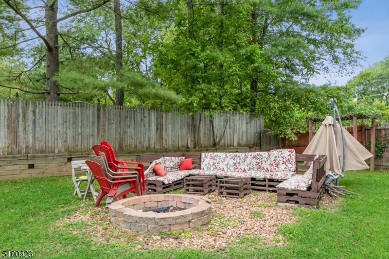 286 N Beverwyck Rd, Parsippany, NJ 07054 - photo 1