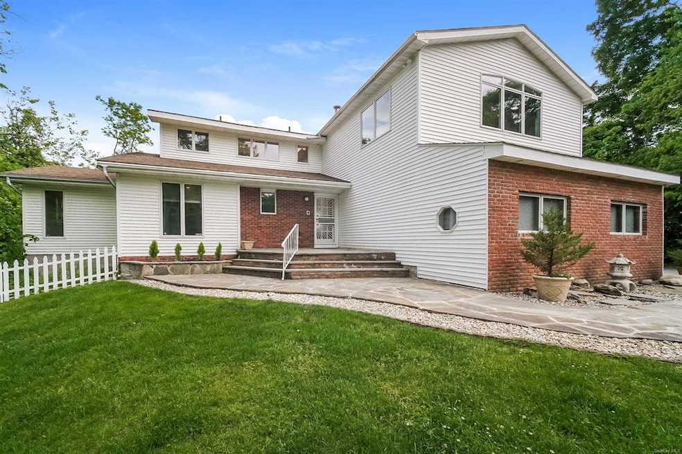 4 Beverly Ct, Hopewell Junction, NY 12533 - photo 1