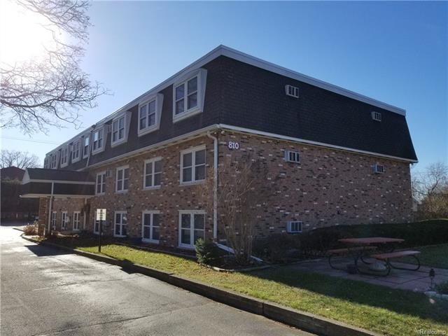 VERY NICE 2 BEDROOM CONDO ON NORTHEND NEAR LAKESID