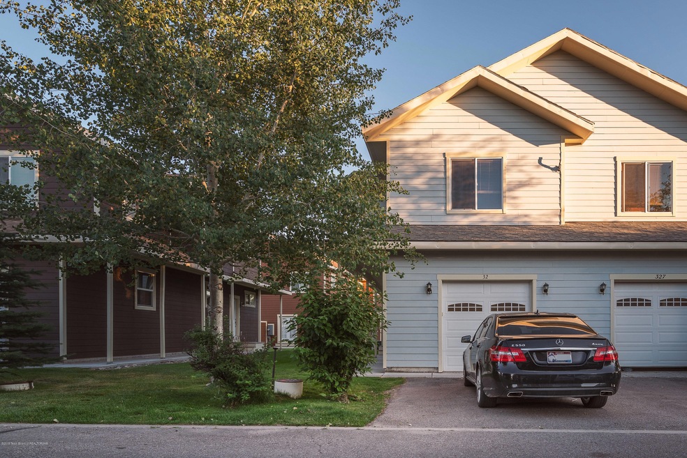 01 exterior front