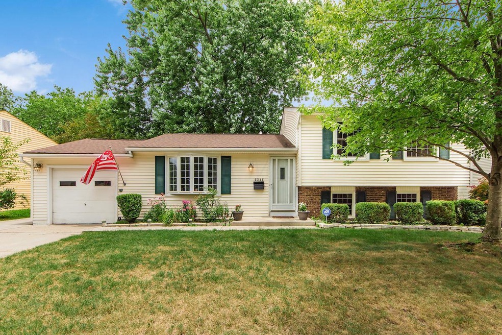 6588 Skywae Dr, Columbus, OH 43229 - photo 1