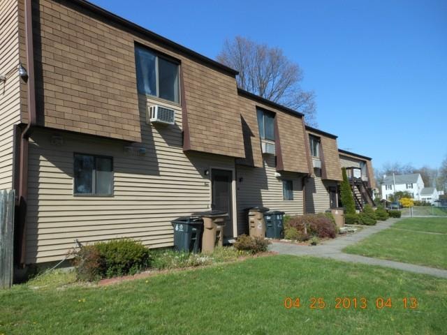 140 Grenhart Rd unit 3, Stamford, CT 06902 - photo 1