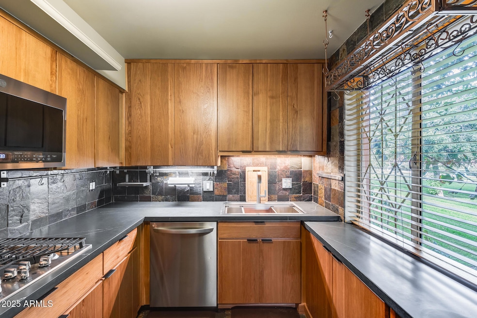 146 E Coronado Rd unit 40, Phoenix, AZ 85004 - photo 1