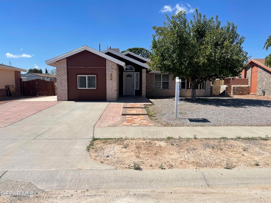 354 Barrel Cactus Dr, Horizon City, TX 79928 - photo 1