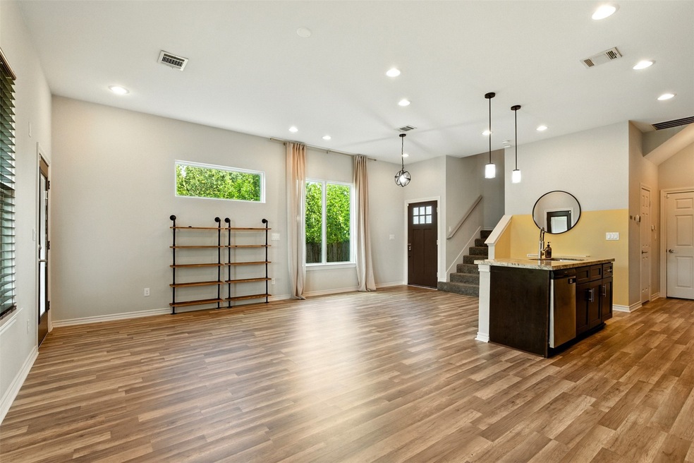 5105 Ricky St unit B, Houston, TX 77033 - photo 1