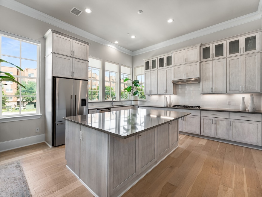 Pending $759,900 • Co-Listing Agent