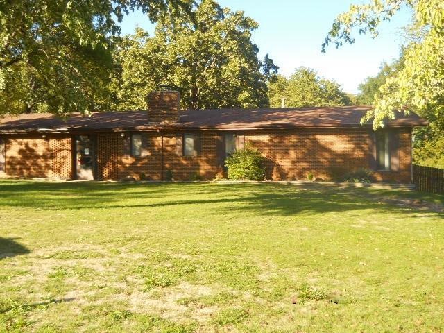 1610 Wilson Cir, Rolla, MO 65401 - photo 1