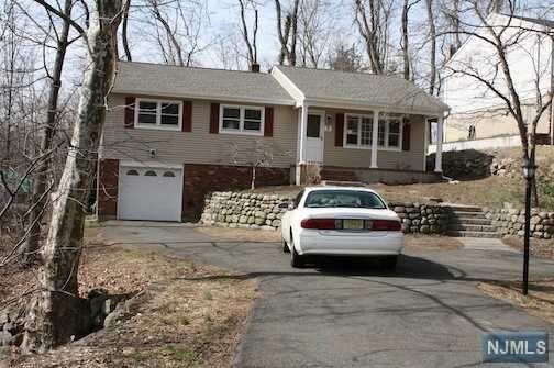 7 Hiawatha Blvd, Oakland, NJ 07436 - photo 1