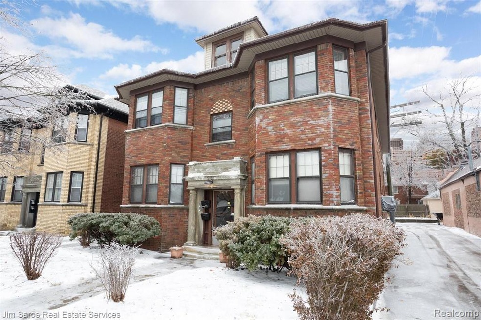 987 Beaconsfield Ave, Grosse Pointe Park, MI 48230 - photo 1