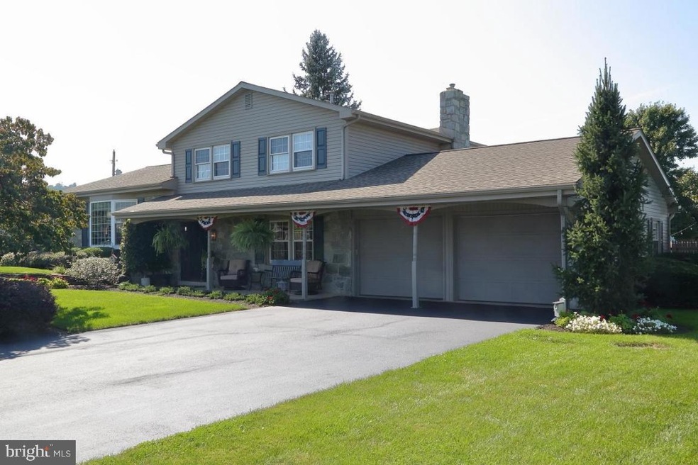 662 S Kinzer Ave, New Holland, PA 17557 - photo 1