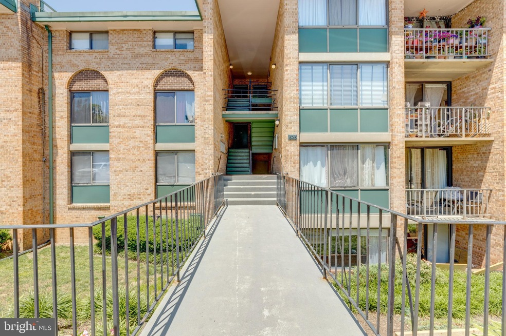 525 N Armistead St unit T3, Alexandria, VA 22312 - photo 1