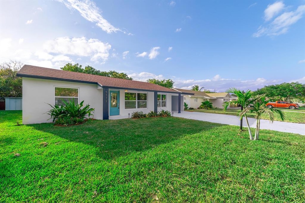 6873 Westview Dr, Lake Worth, FL 33462 - photo 1