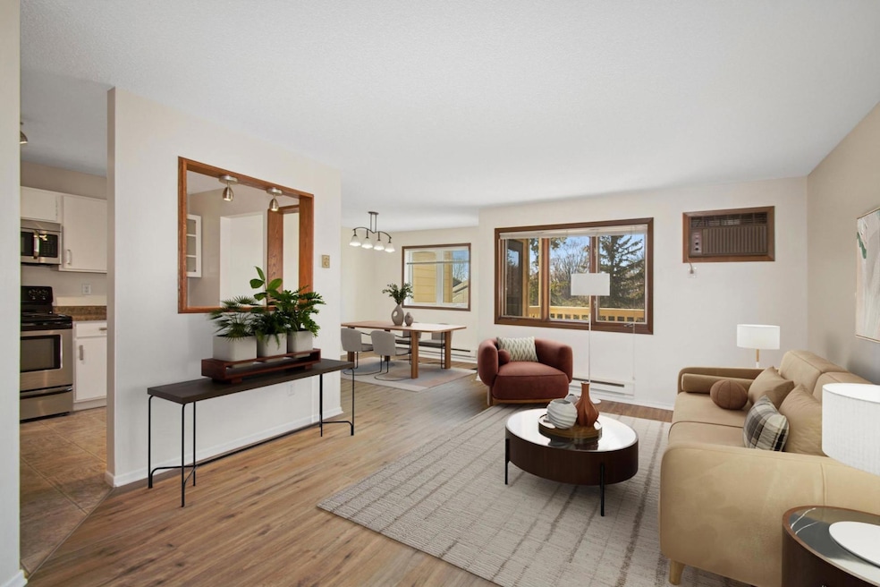 1581 Wheelock Ln unit 204, Saint Paul, MN 55117 - photo 1