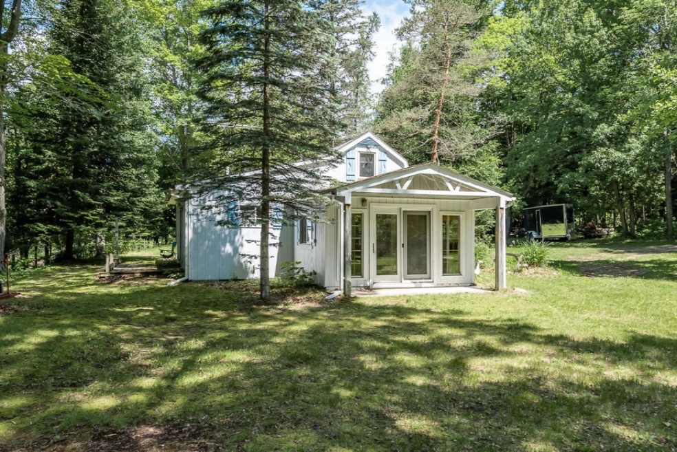 3859 N Hoover Ave, Gladwin, MI 48624 - photo 1