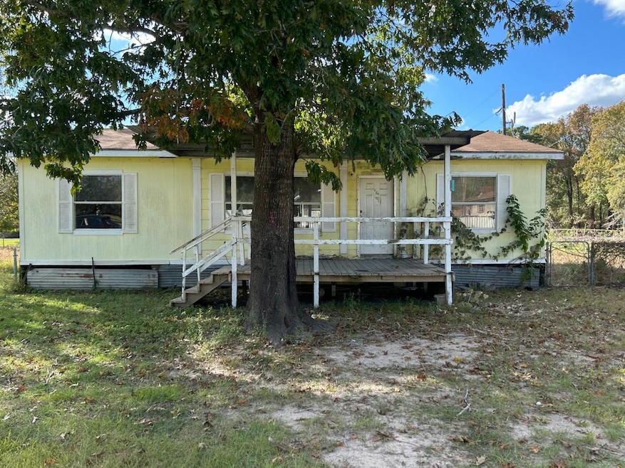 272 Lakewood Dr, Trinity, TX 75862 - photo 1