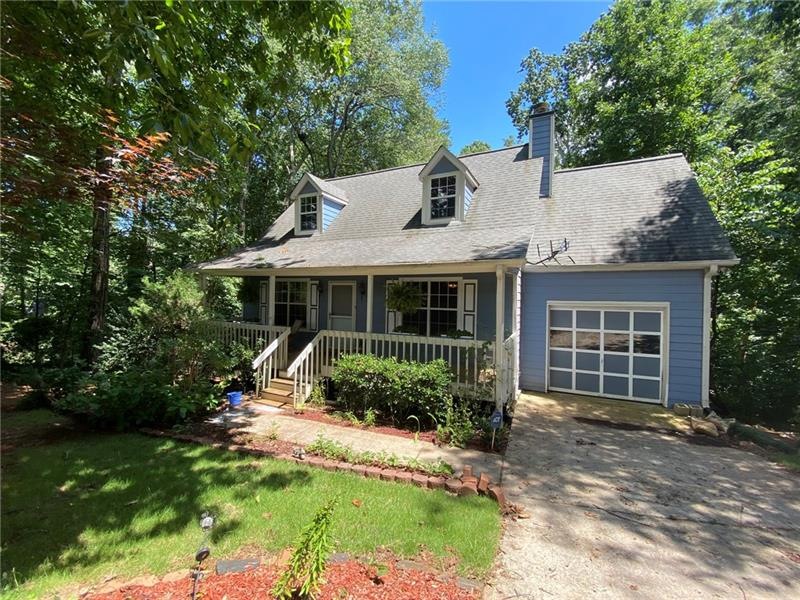 ADORABLE COTTAGE STYLE HOME CONVENIENTLY LOCATED