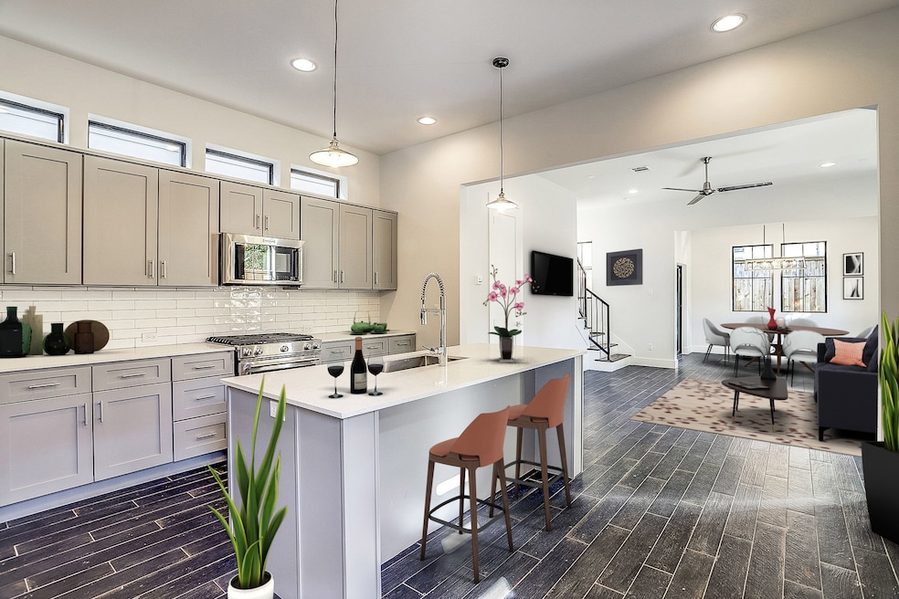 301 Neyland St unit B, Houston, TX 77022 - photo 1