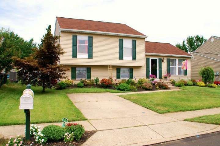 118 Independence Dr, Morrisville, PA 19067 - photo 1