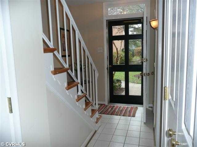 Foyer - Bright foyer with a 