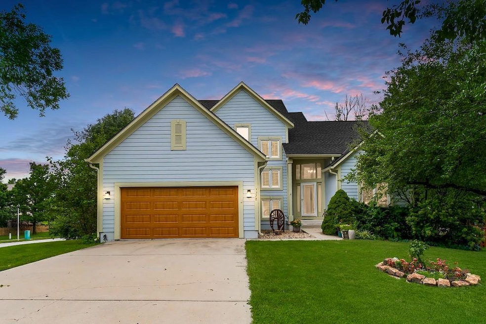 5228 Roundtree St, Shawnee, KS 66226 - photo 1