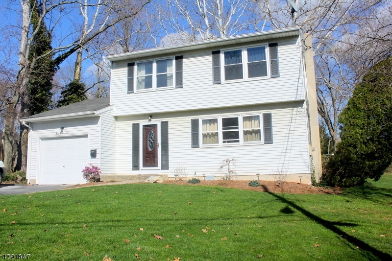 902 Liberty St, Belvidere, NJ 07823 - photo 1