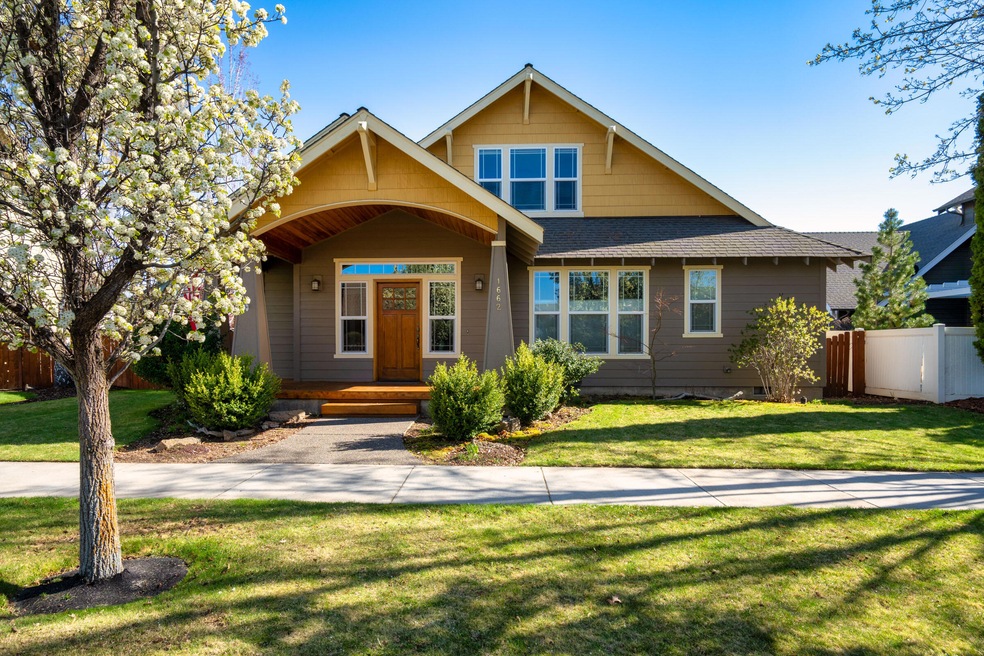 1662 NW Ivy Ave, Redmond, OR 97756 - photo 1