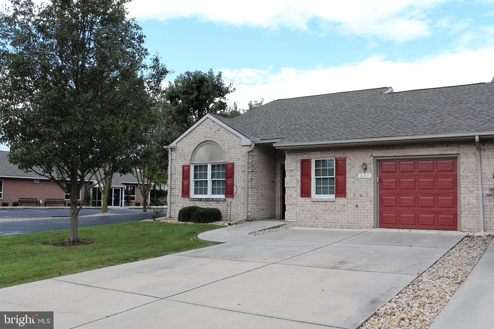 240 Sunbrook Ln unit 137, Hagerstown, MD 21742 - photo 1