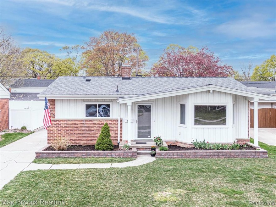 1241 N Selfridge Blvd, Clawson, MI 48017 - photo 1