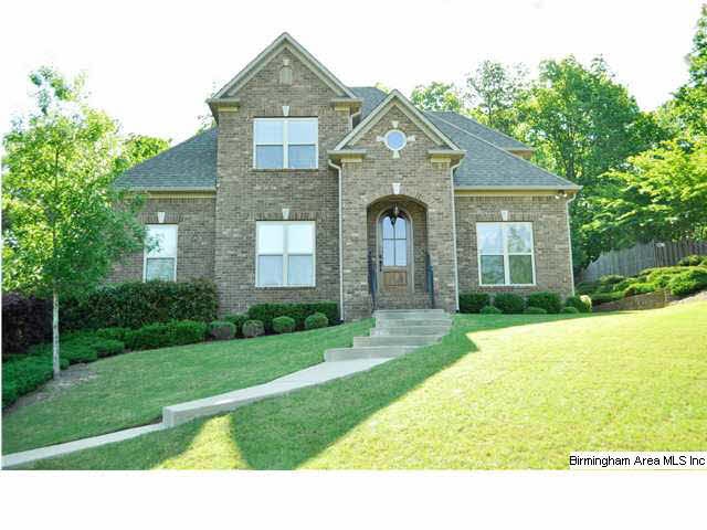 Gorgeous low maintenance 4 side brick and vinyl si