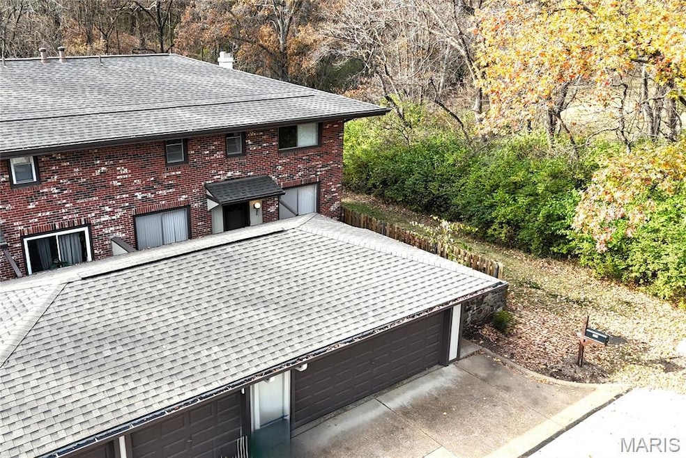 955 Silversprings Ln, Ballwin, MO 63021 - photo 1