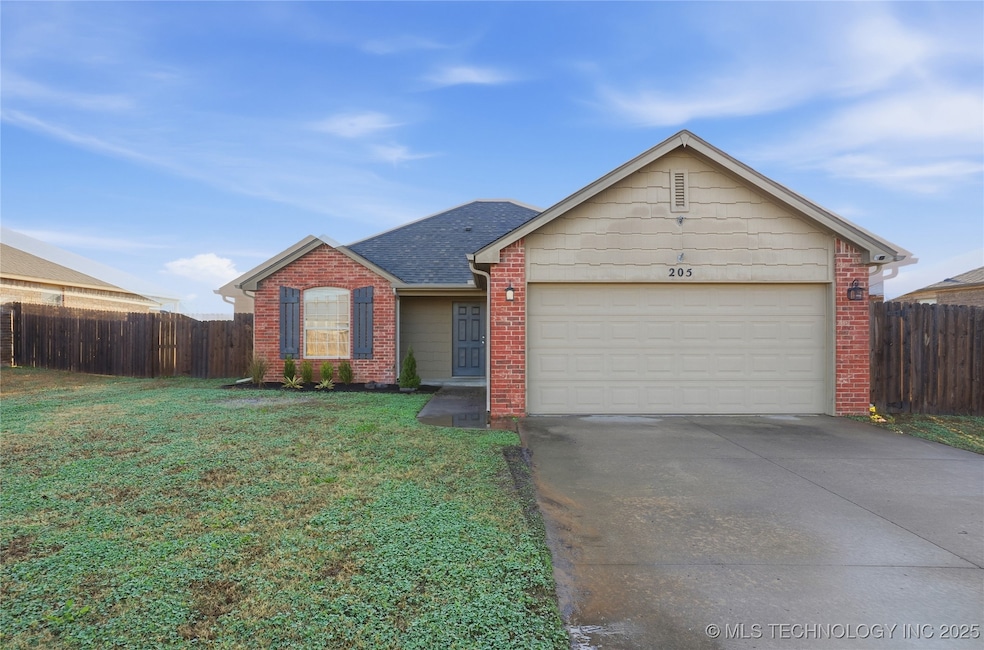 205 Vail Cir, Kiefer, OK 74041 - photo 1