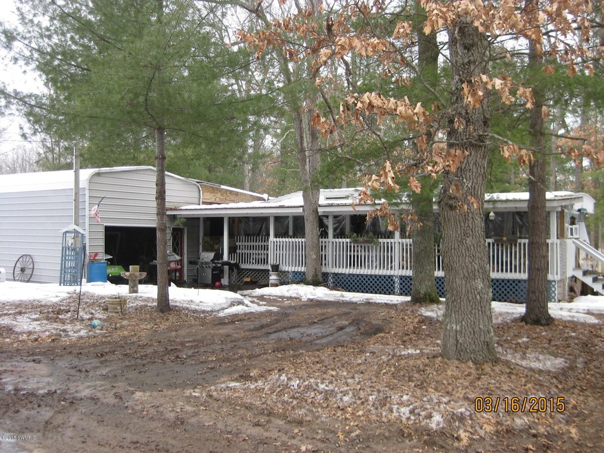 2127 W Beechwood Blvd, Bitely, MI 49309 - photo 1