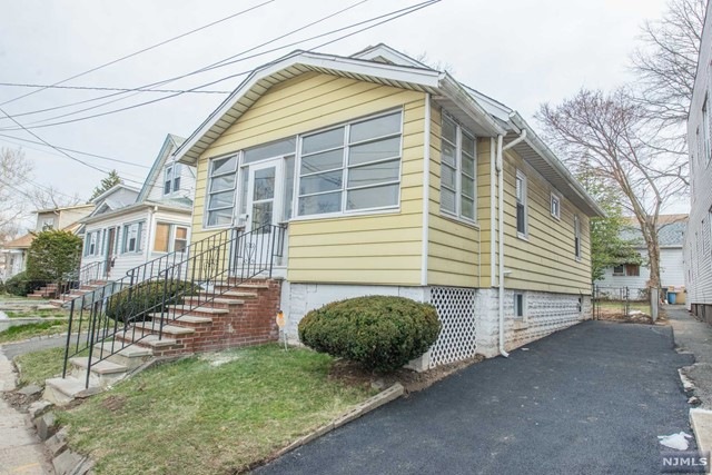 2721 Vauxhall Rd, Union, NJ 07083 - photo 1